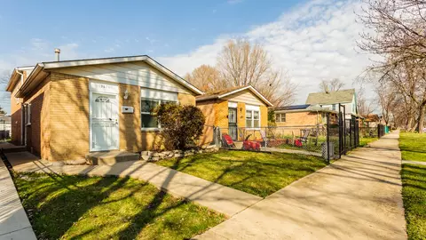 10026 S Aberdeen St, Chicago, IL 60643