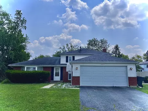 17809 Oakwood Dr, Hazel Crest, IL 60429