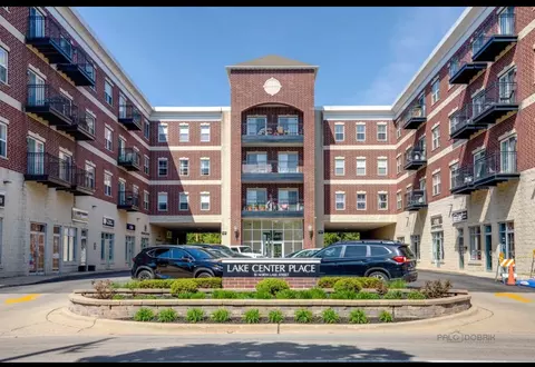 10 N Lake St #401, Grayslake, IL 60030