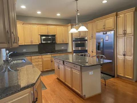 2875 Clara Ave, Aurora, IL 60502 photo 9
