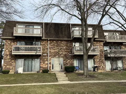209 W Court Of Shorewood #2B, Vernon Hills, IL 60061