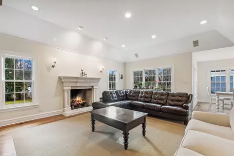 Living - 624 Drexel Ave, Glencoe, IL 60022 photo 2 of 2