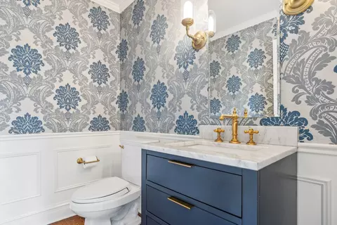 Bath - 624 Drexel Ave, Glencoe, IL 60022 photo 1 of 6