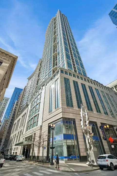 130 N Garland Ct #4103, Chicago, IL 60602
