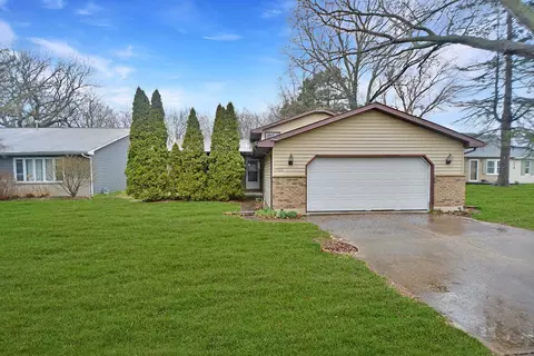 1400 Winthrop Ct, Zion, IL 60099