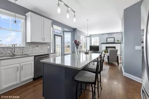 Kitchen - 2025 Crosswind Dr, Plainfield, IL 60586 photo 4 of 5