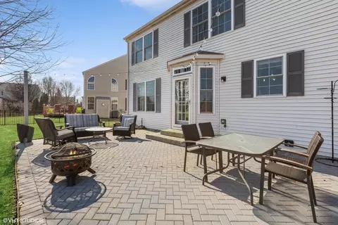 Exterior - 2025 Crosswind Dr, Plainfield, IL 60586 photo 2 of 3