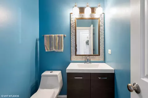 Bath - 2025 Crosswind Dr, Plainfield, IL 60586 photo 1 of 7