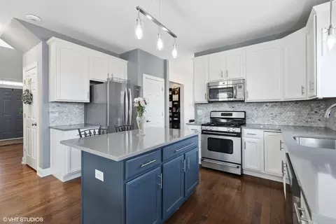 Kitchen - 2025 Crosswind Dr, Plainfield, IL 60586 photo 2 of 5