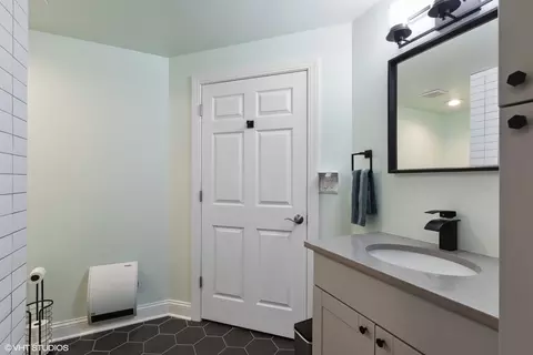 Bath - 2025 Crosswind Dr, Plainfield, IL 60586 photo 6 of 7