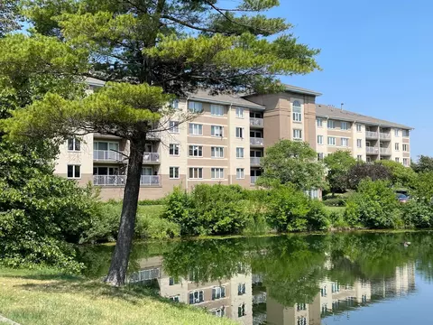 480 E Montrose Ave #212, Wood Dale, IL 60191