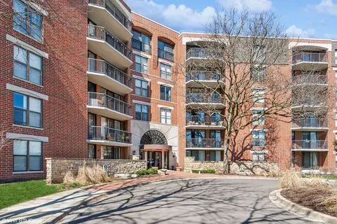 511 Aurora Ave #205, Naperville, IL 60540