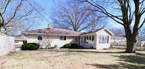1028 Brookfield Rd, Rockford, IL 61107