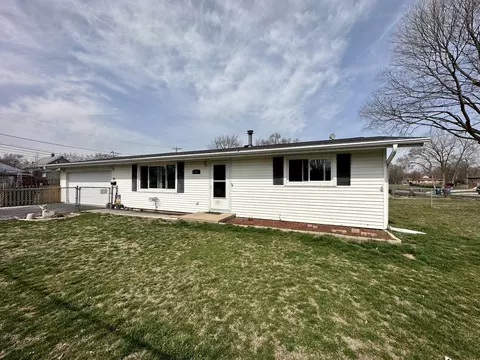 640 Parker Ave, Aurora, IL 60505