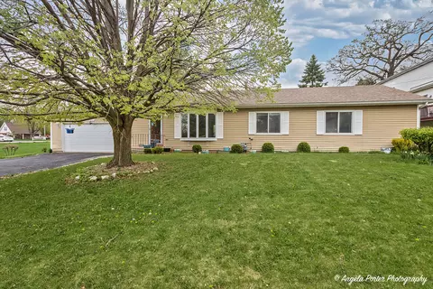 670 W Nippersink Rd, Round Lake, IL 60073