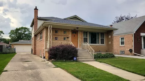 8828 S Mozart Ave, Evergreen Park, IL 60805