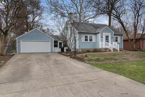 1307 W Healey St, Champaign, IL 61821