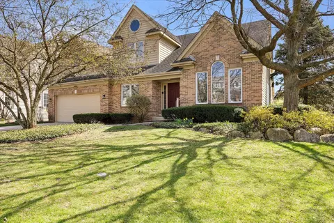 11045 Ashbrook Ln, Indian Head Park, IL 60525