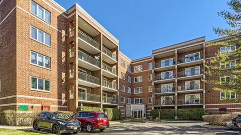 5320 N Lowell Ave #201, Chicago, IL 60630