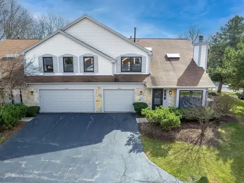 1936 Ardmore Ln, Wheaton, IL 60189