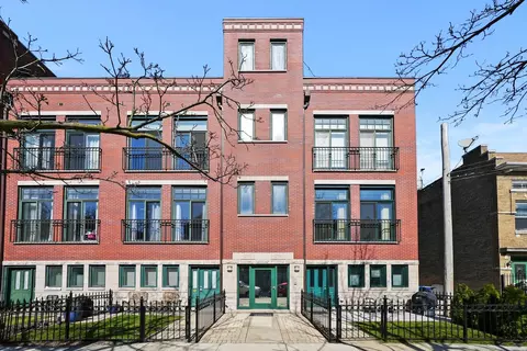 2036 W Warner Ave #302, Chicago, IL 60618