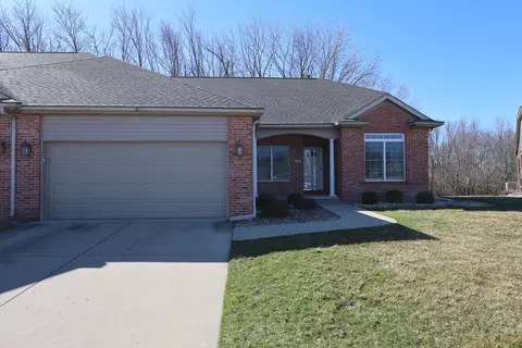 15 Spring Ridge Cir, Bloomington, IL 61704