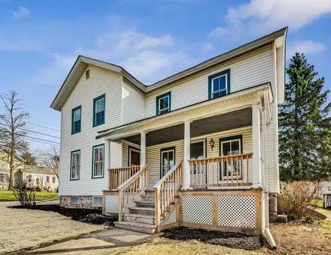 113 N Hart Blvd, Harvard, IL 60033