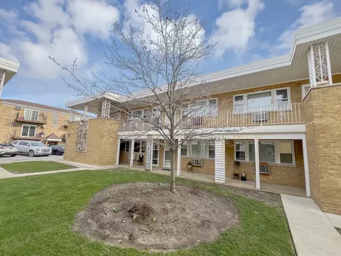 4751 N 25th Ave #4, Schiller Park, IL 60176