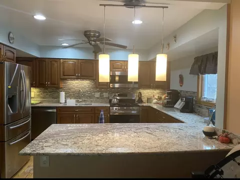 4145 Winston Dr, Hoffman Estates, IL 60192 photo 2