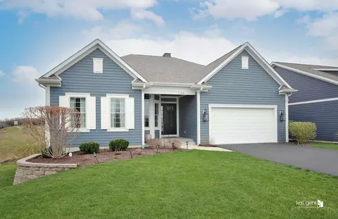 1105 Rebecca Ct, Libertyville, IL 60048