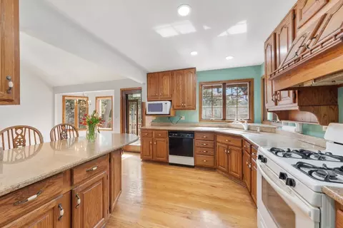 Kitchen - 6633 Bentley Ave, Willowbrook, IL 60527 photo 1 of 3