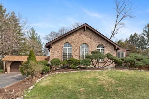 Exterior - 6633 Bentley Ave, Willowbrook, IL 60527 photo 2 of 9