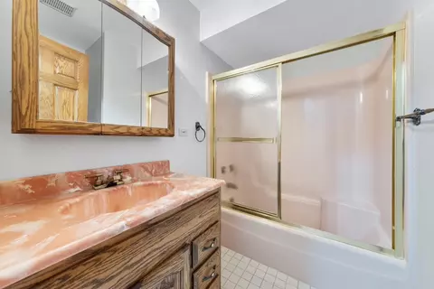 Bath - 6633 Bentley Ave, Willowbrook, IL 60527 photo 1 of 5