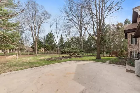 Exterior - 6633 Bentley Ave, Willowbrook, IL 60527 photo 7 of 9