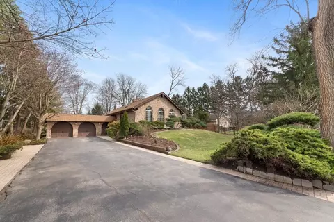 6633 Bentley Ave, Willowbrook, IL 60527