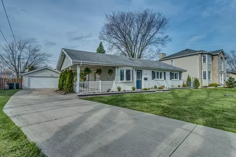 Exterior - 220 W Thacker St, Hoffman Estates, IL 60169 photo 2 of 11