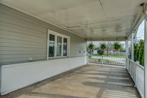 Exterior - 220 W Thacker St, Hoffman Estates, IL 60169 photo 5 of 11