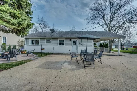 Exterior - 220 W Thacker St, Hoffman Estates, IL 60169 photo 11 of 11
