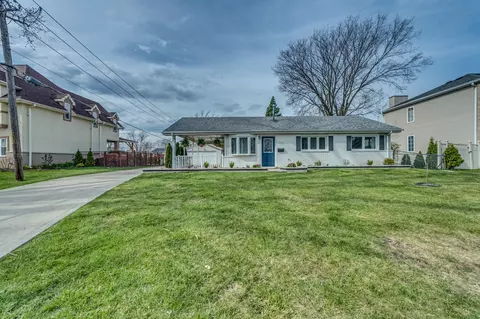 220 W Thacker St, Hoffman Estates, IL 60169