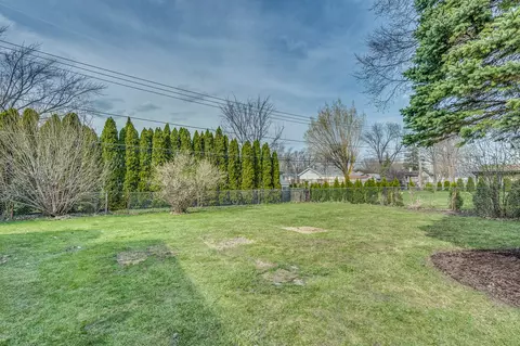 Exterior - 220 W Thacker St, Hoffman Estates, IL 60169 photo 7 of 11