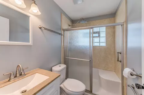 Bath - 220 W Thacker St, Hoffman Estates, IL 60169 photo 1 of 1
