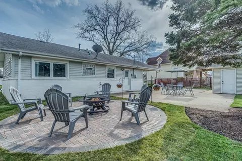 Exterior - 220 W Thacker St, Hoffman Estates, IL 60169 photo 8 of 11