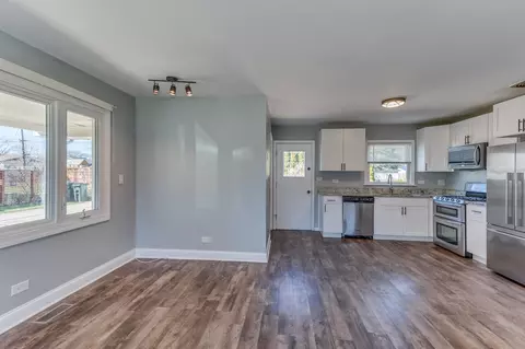 Kitchen - 220 W Thacker St, Hoffman Estates, IL 60169 photo 1 of 3