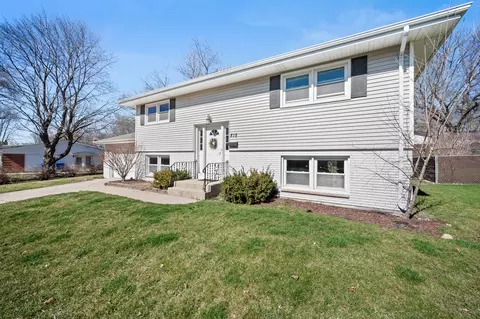 815 Sunnymeade Trl, Dekalb, IL 60115