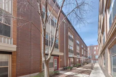 1234 W Monroe St #5, Chicago, IL 60607