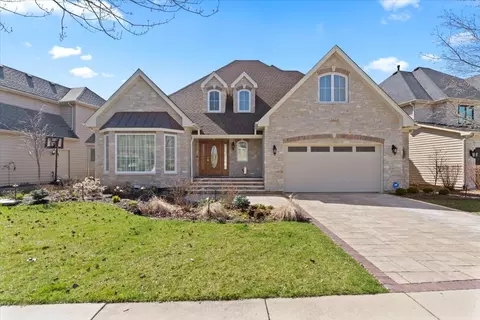 2453 Waterside Dr, Aurora, IL 60502