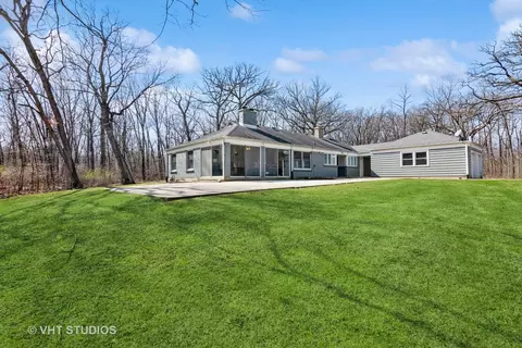 33 W392 Mare Barn Ln, Wayne, IL 60184 photo 3