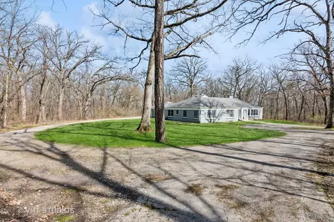 33 W392 Mare Barn Ln, Wayne, IL 60184