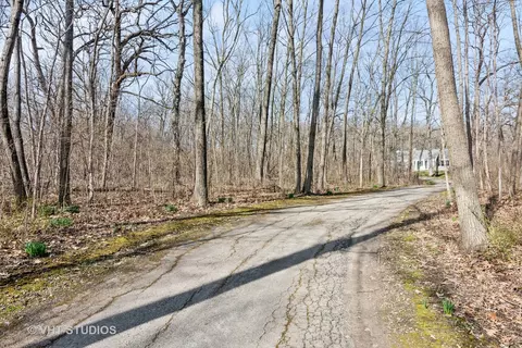 33 W392 Mare Barn Ln, Wayne, IL 60184 photo 2