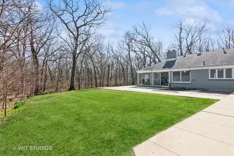 33 W392 Mare Barn Ln, Wayne, IL 60184 photo 4